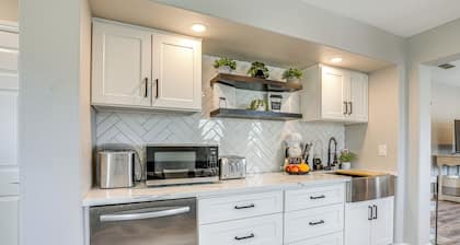 Pool & Hot Tub Access: Brentwood Getaway!