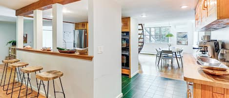 House (6 Bedrooms) | Interior