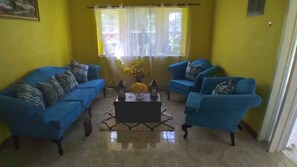 House, 3 Bedrooms, Smoking, Patio | Living room - Private Kingston Home With Mountain Views (Kingston)