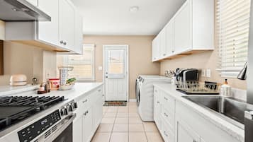 House | 4 bedrooms, Internet