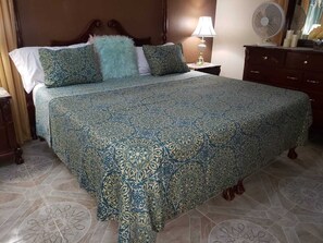 3 bedrooms - Room-charming Kingston Room for Rent - P (Kingston)