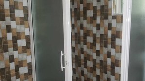 Shared Dormitory, 3 Bedrooms, Accessible, Smoking | Bathroom