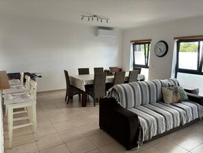 Apartamento, 2 quartos, acessível, piscina particular | Opções para refeição