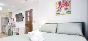 1 bedroom, desk, iron/ironing board, WiFi