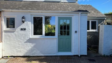 Cottage | Exterior detail