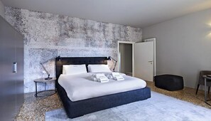 3 室のベッドルーム、デスク、アイロン / アイロン台、WiFi (無料)