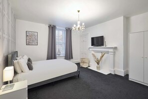 2 bedrooms, iron/ironing board, travel cot, WiFi