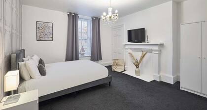 Host & Stay | Queen Street Apartment