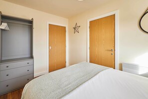 1 bedroom, WiFi, bed sheets - Host & Stay | Benedictine Suite, Flat 9 (Whitby)