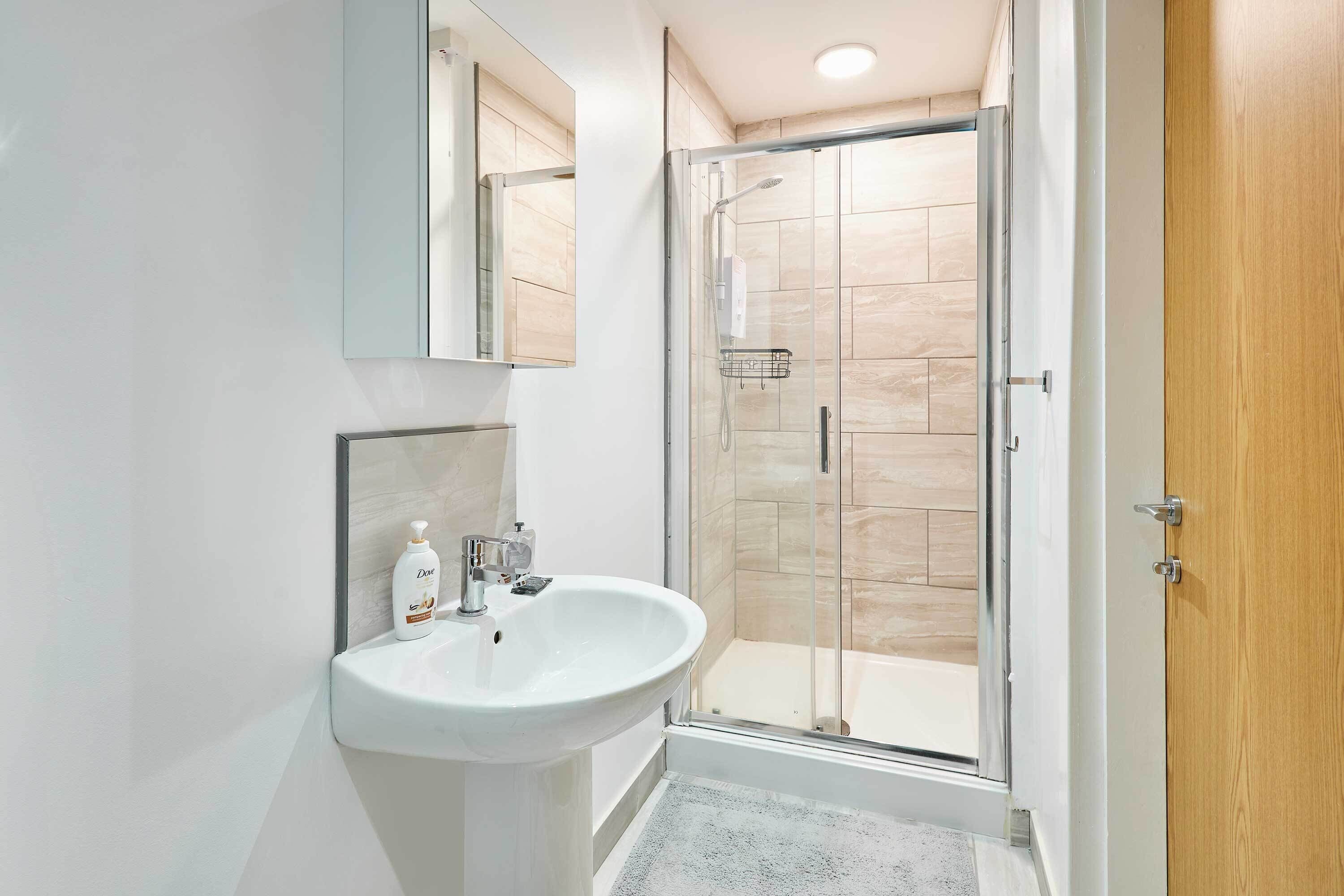 Shower, towels, shampoo