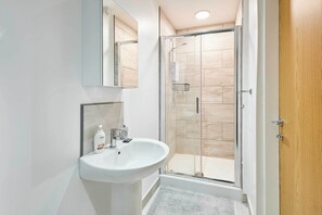 Shower, towels, shampoo