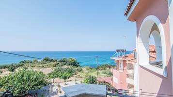 Triple Room, Sea View | Free WiFi