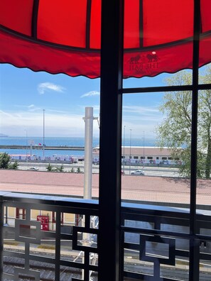 Quarto casal básico, vista para o mar | Vista do quarto