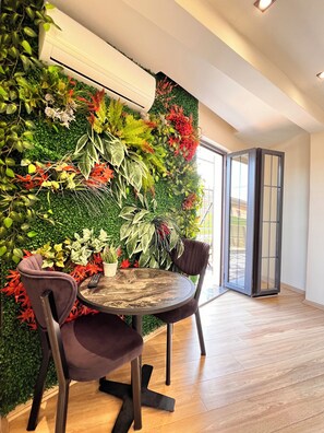 Smart TV 100 cm con canali digitali