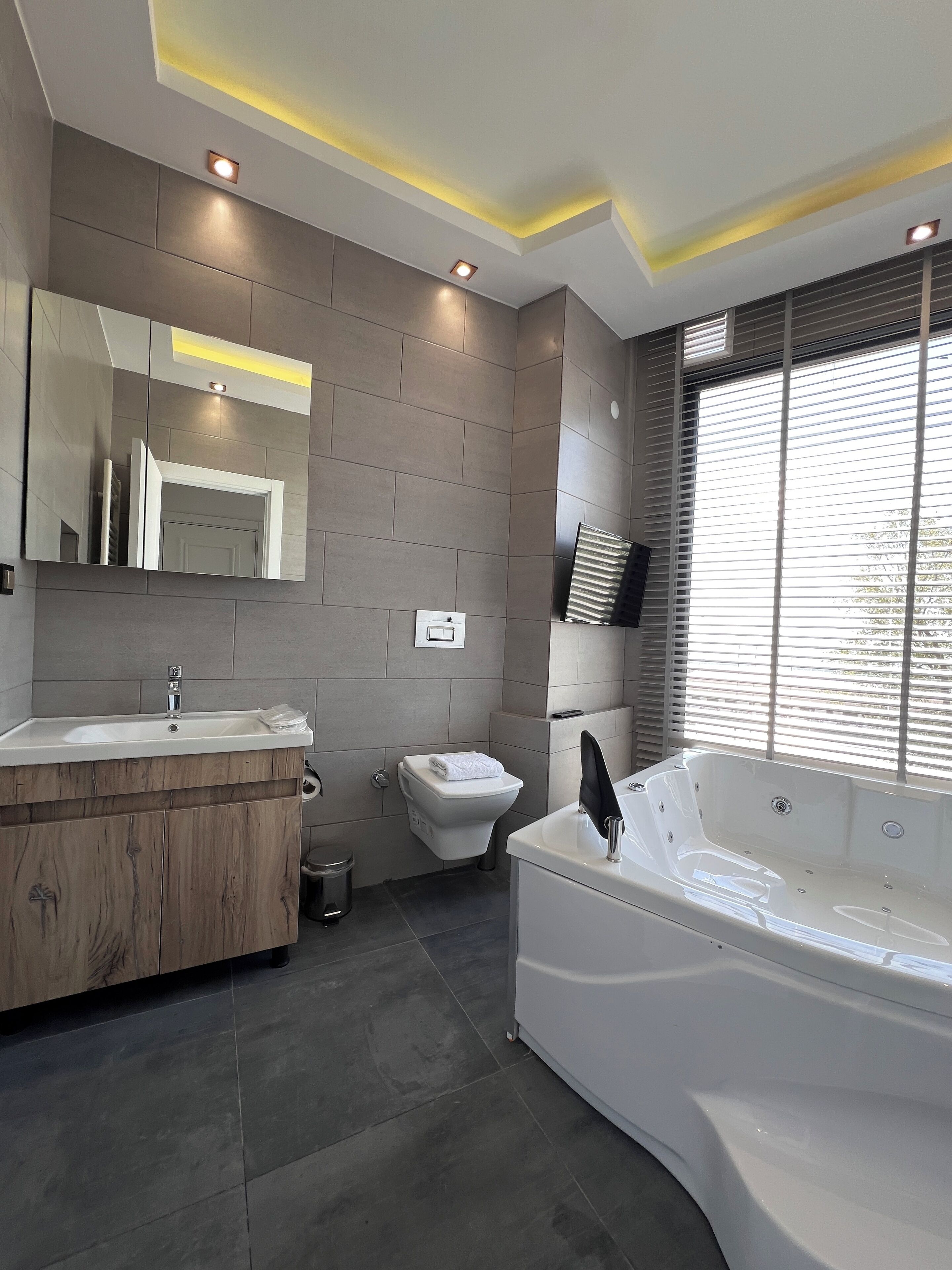 Luxury-Doppelzimmer, Meerblick | Badezimmer | Kostenlose Toilettenartikel, Haartrockner, Hausschuhe, Bidet