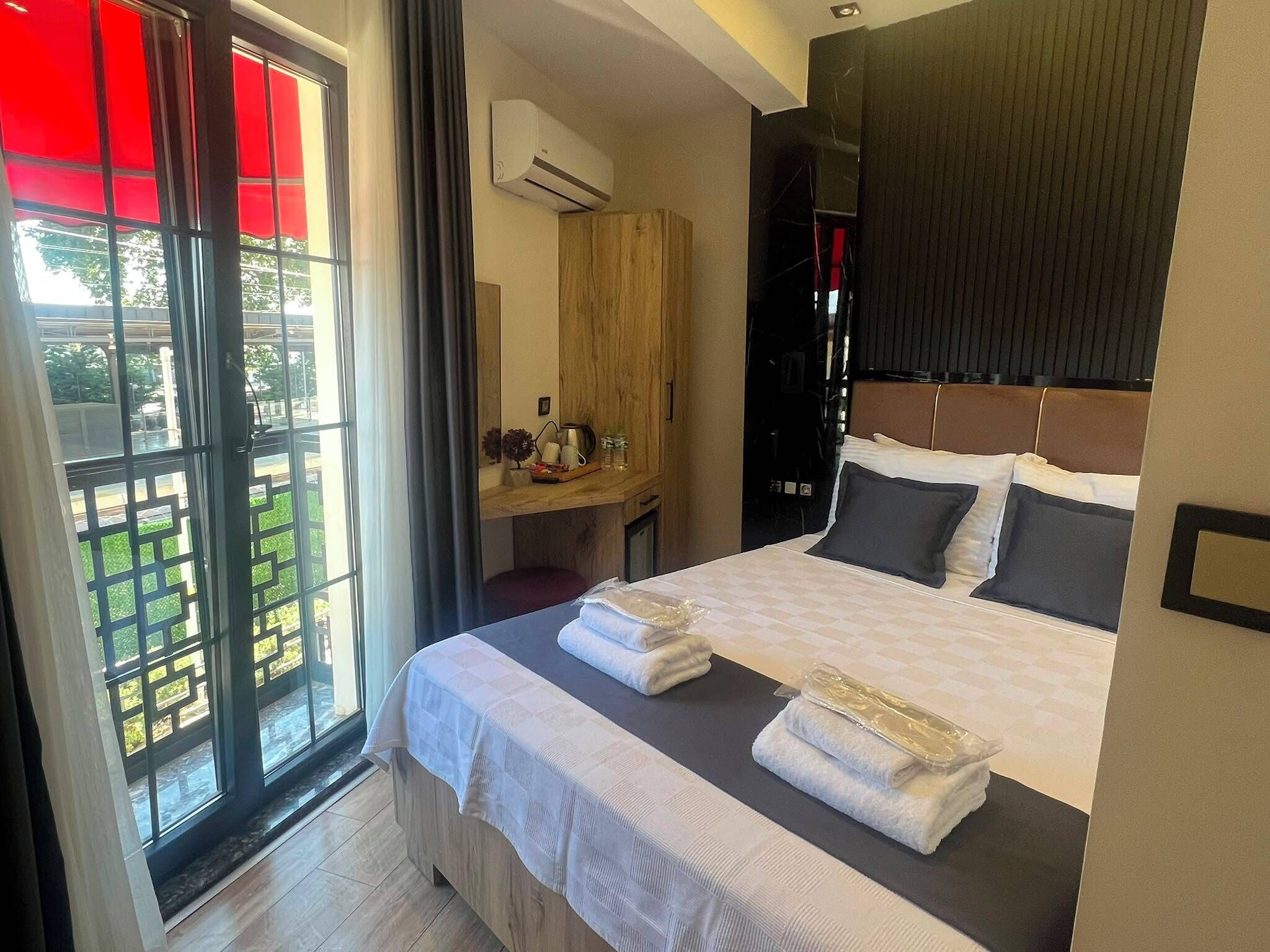 Comfort Double Room | Desk, blackout drapes, iron/ironing board, WiFi (free)