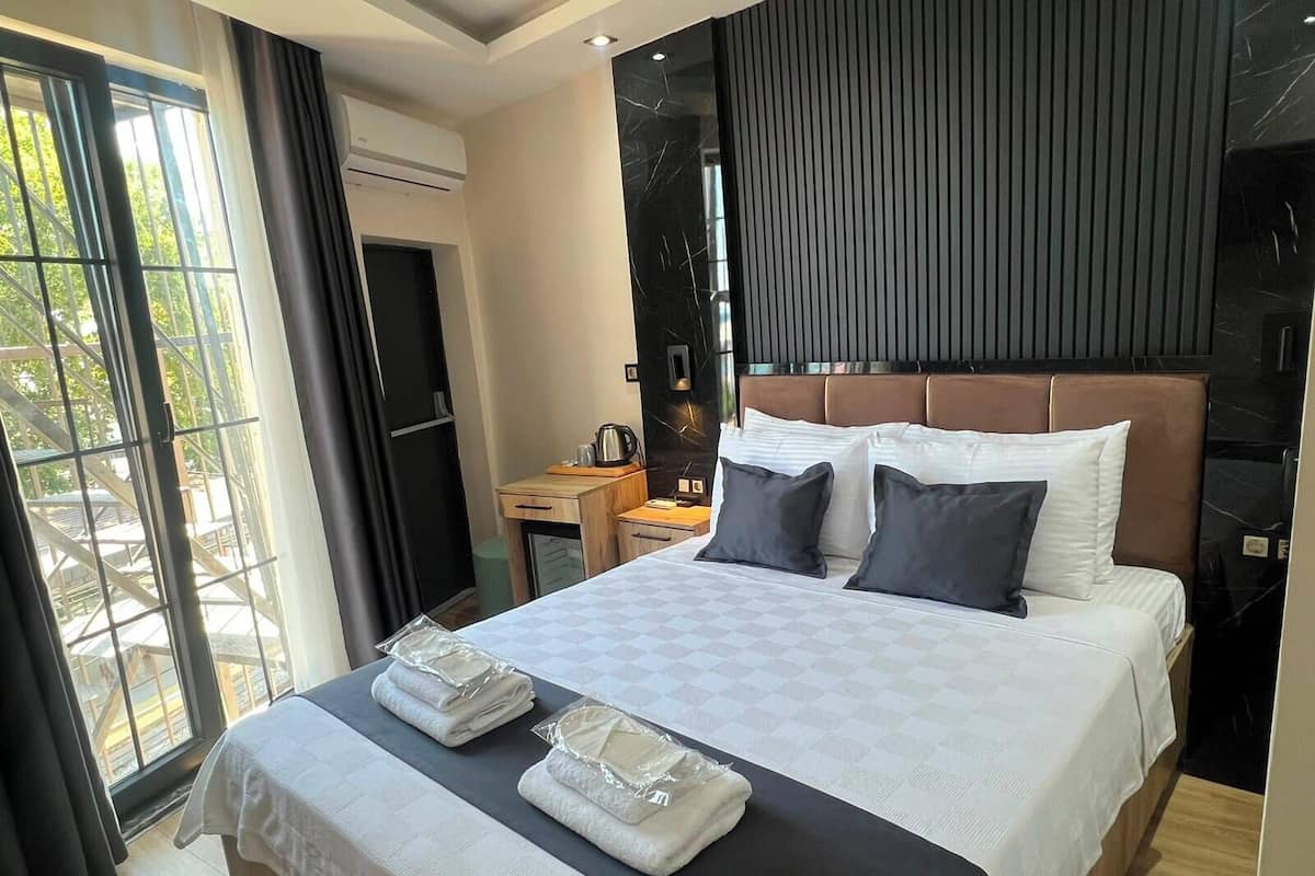 Economy Double Room, Sea View | Desk, blackout drapes, iron/ironing board, WiFi (free)