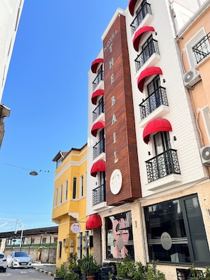 Façana frontal de l'allotjament