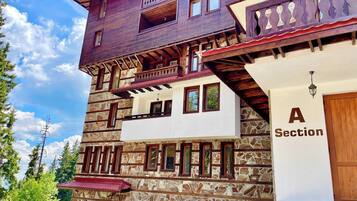 Apartment, 1 Bedroom, Accessible, Smoking | Exterior