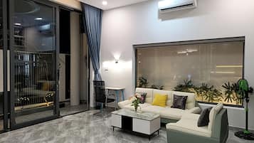 Family Room | Living area | 60-inch TV with digital channels