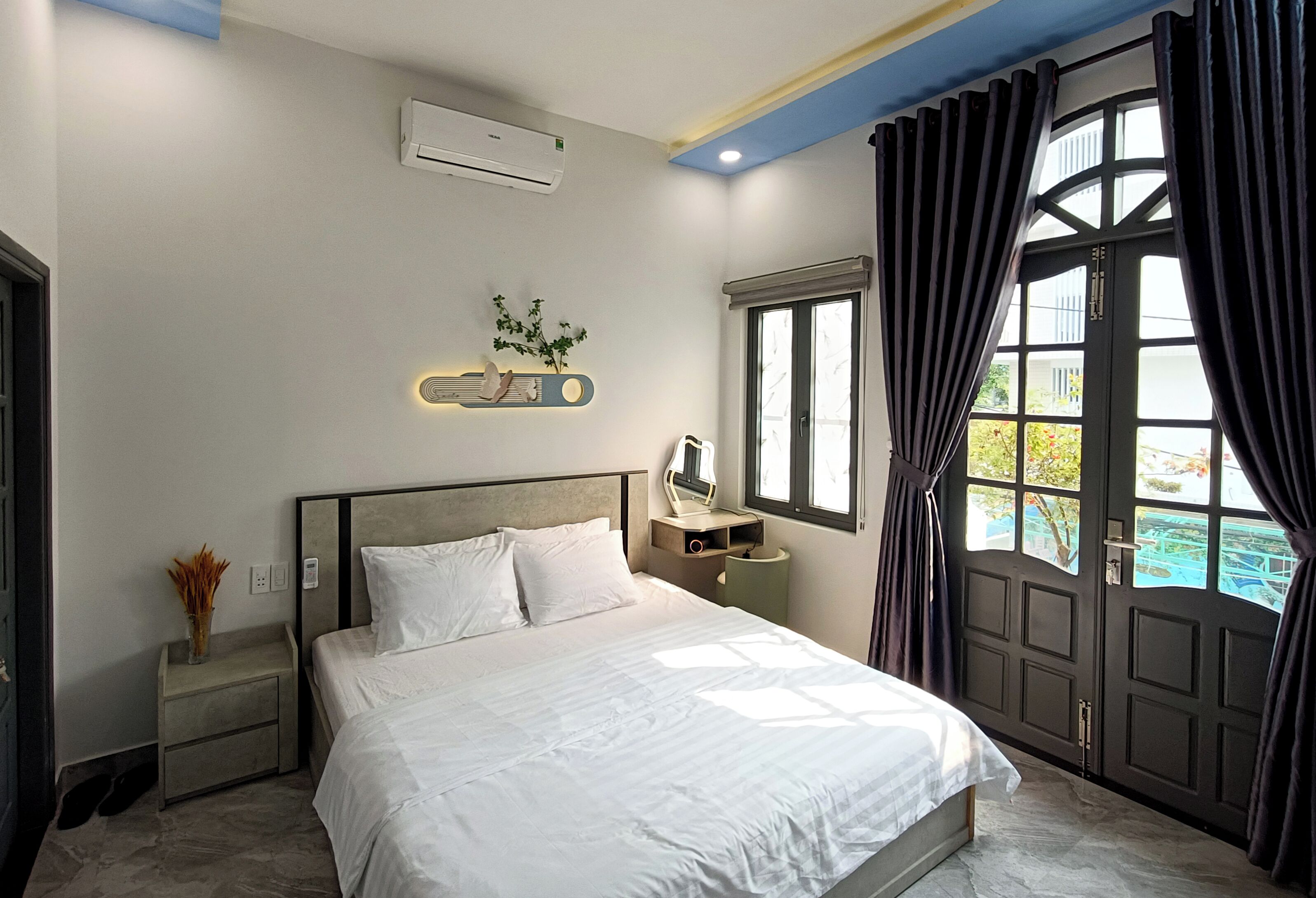 Family Room | Desk, blackout drapes, iron/ironing board, free WiFi