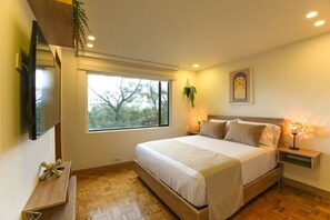 4 bedrooms, iron/ironing board, travel crib, free WiFi