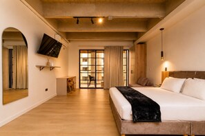 1 Schlafzimmer, Schreibtisch, Bügeleisen/Bügelbrett, Reisekinderbett