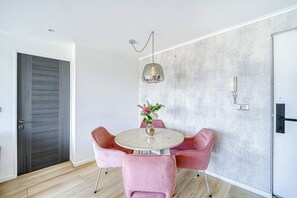 Dining - Rose Harmony - AC & Views (Providencia)