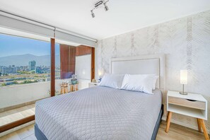 1 bedroom, iron/ironing board, WiFi, bed sheets - Rose Harmony - AC & Views (Providencia)