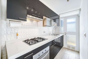 Kühlschrank, Mikrowelle, Toaster