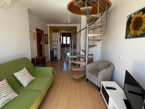 TV - Beautiful duplex with sea view AV-72 (ROSES)