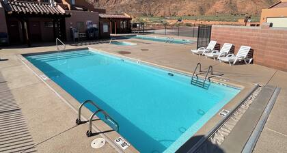 18A5 Two Master Suites, Great Views, Shared Pool & Hot Tub