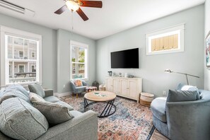 TV, table football - 0.3 Miles From the Beach! Golf Cart! 3 Adult Bikes! (Santa Rosa Beach)