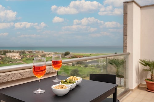 Seafront Apartment with Breathtaking Views in Monopoli