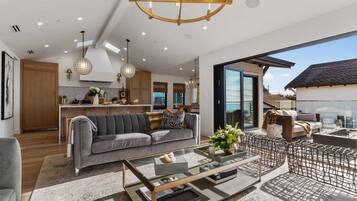 House, 4 Bedrooms | Living area | Smart TV, streaming services