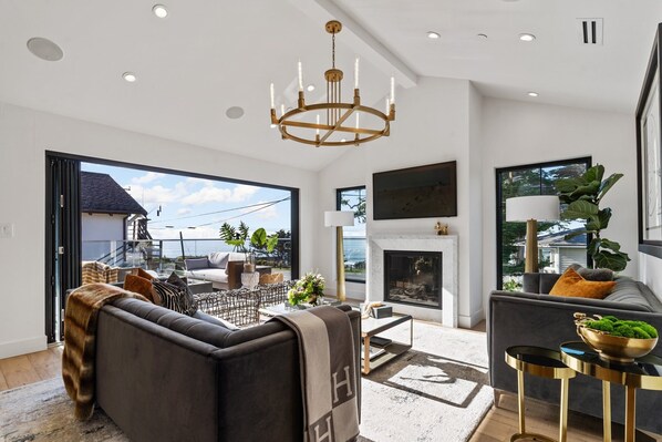 House, 4 Bedrooms | Living area