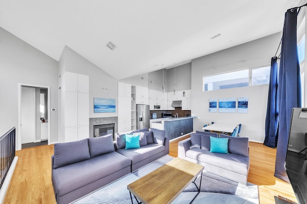 Townhome, 3 Bedrooms | Living area | Smart TV