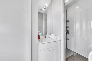 Stadtwohnung, 3 Schlafzimmer | Badezimmer | Handtücher, Shampoo