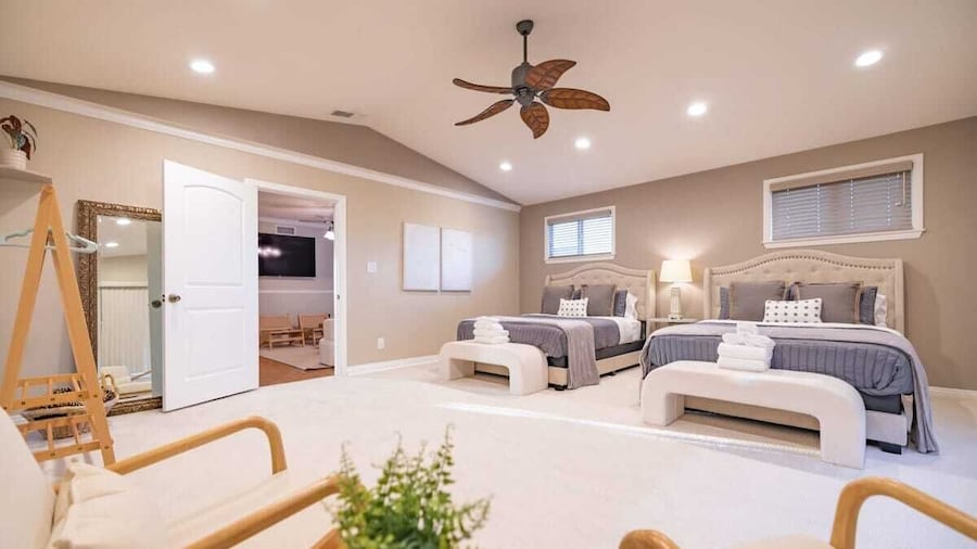 Marbella Lane - Charming 4BR Bungalo for Relaxing Retreat