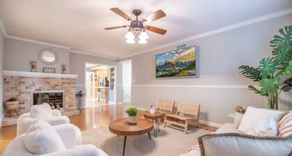 @ Marbella Lane - Charming 4BR Bungalo for Relaxing Retreat