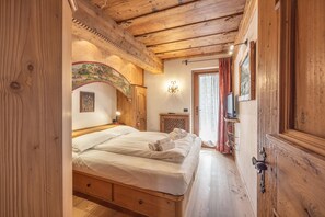 3 bedrooms, iron/ironing board, free WiFi, bed sheets - Casa Col, near the ski slopes with view of the Dolomites (Cortina d´Ampezzo)