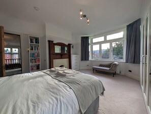 5 多间卧室、熨斗/熨衣板、WiFi、床单