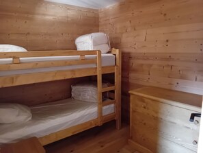 3 bedrooms, iron/ironing board, WiFi