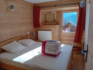 3 bedrooms, iron/ironing board, WiFi - Beautiful 6-bed apartment on the ground floor of a chalet. (Villard-sur-Doron)