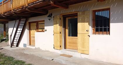 Beautiful 6-bed apartment on the ground floor of a chalet.