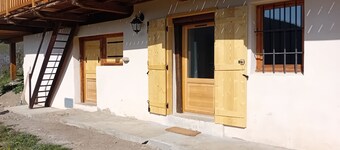 Beautiful 6-bed apartment on the ground floor of a chalet.