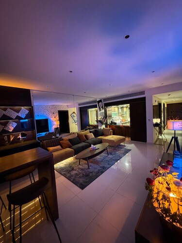 Charming 2-bedroom condo in Muscat with WiFi, fitness room, AC