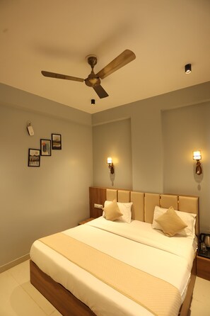 Deluxe tweepersoonskamer | Een bureau, een laptopwerkplek, gratis wifi