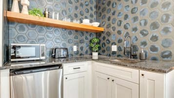 Fridge, microwave, coffee/tea maker, toaster