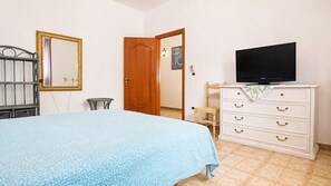 3 bedrooms, iron/ironing board